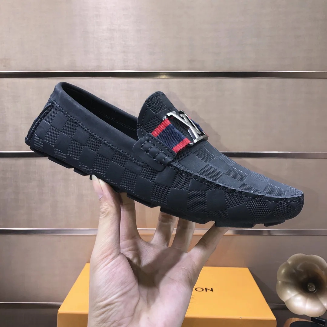 Men's men's shoes 💰420💰 [LV Doudou Shoes] (sheepskin lining) new model is on the market, available on the official website. The new Doudou shoes are processed into single-color materials, and the uppers are made of imported cowhide material. The body of the shoe is fully hemmed with mark thread, and is lined with imported original cowhide leather. The elegant shoe shape is super suitable for all-matching, and the size is 38-44.